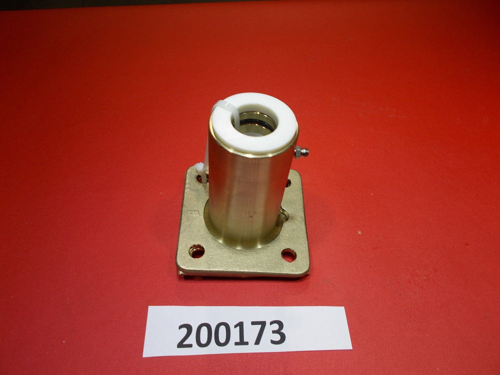 ОТВЕРСТИЕ ДЛЯ РУЛЯ НАПРАВЛЕНИЯ -СО СМАЗОЧНЫМ ШТУЦЕРОМ '14