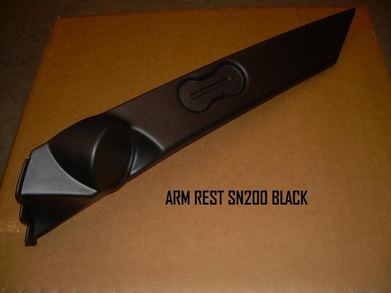 Подлокотник SN 200 черный 2008-2012