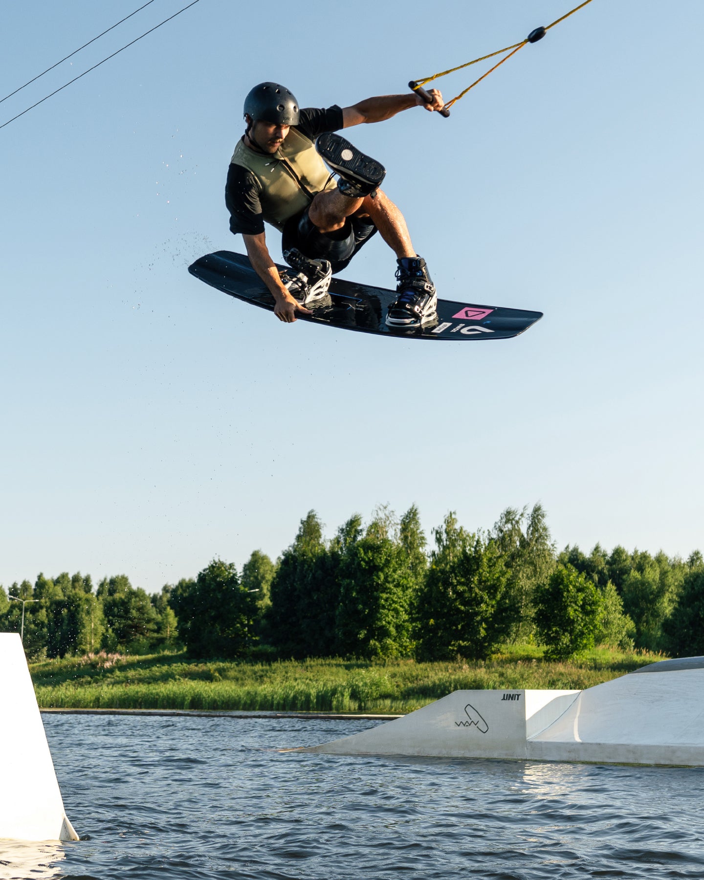 Следите за видеозаписью ударного жилета - Песок