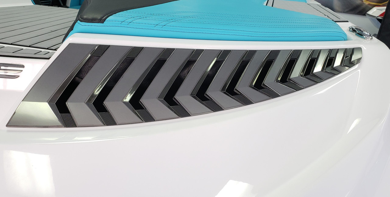 Наклейка на вентиляционное отверстие транца G