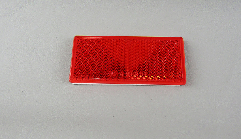 Красный отражатель прицепа Malibu/Axis