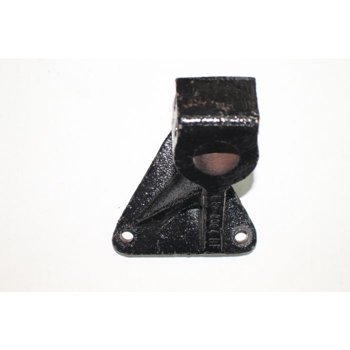 КРОНШТЕЙН, ЛЕВЫЙ ПЕРЕДНИЙ GM ВЫКЛЮЧЕН