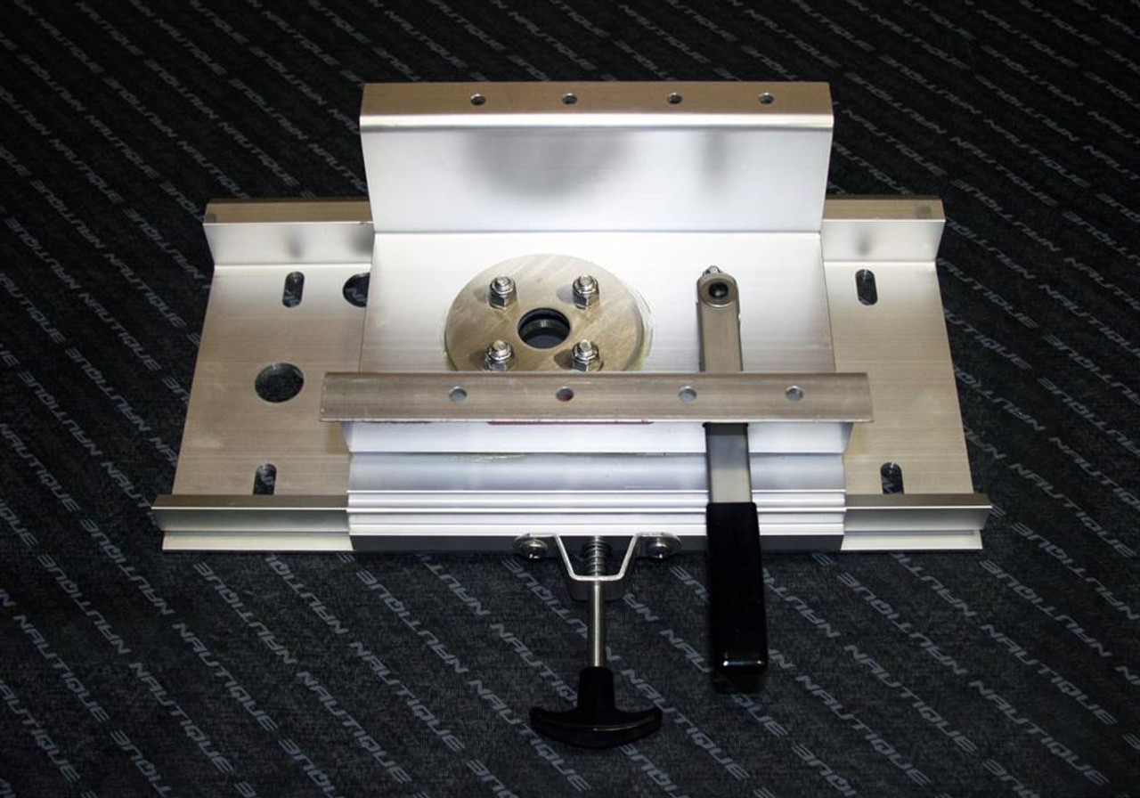 ПОВОРОТНОЕ СИДЕНЬЕ ВОДИТЕЛЯ 2016+ Большинство моделей