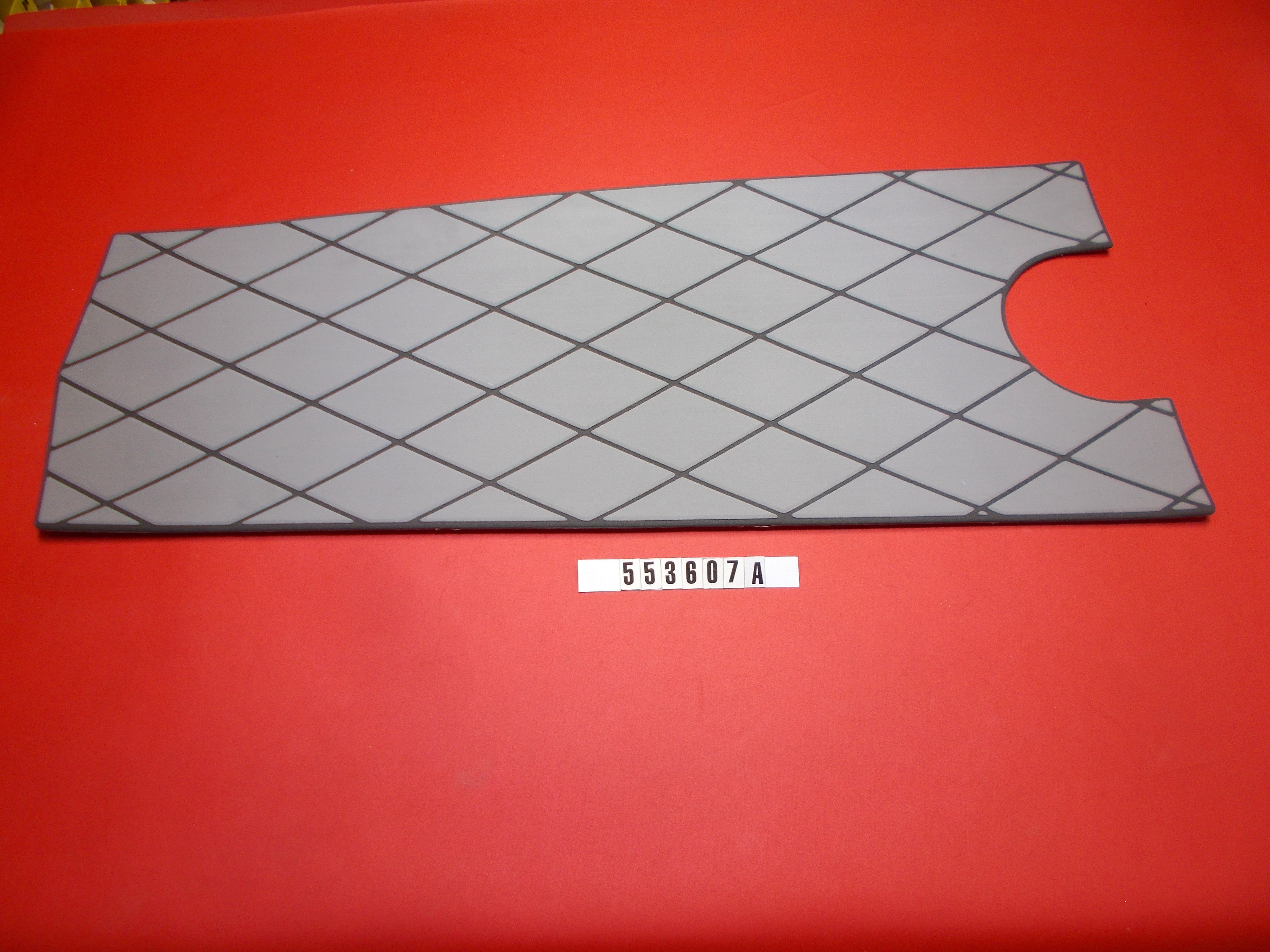 КОВРИК-ДОРОЖКА СЕРОГО ЦВЕТА X25 '13 с БРИЛЛИАНТАМИ STEWART