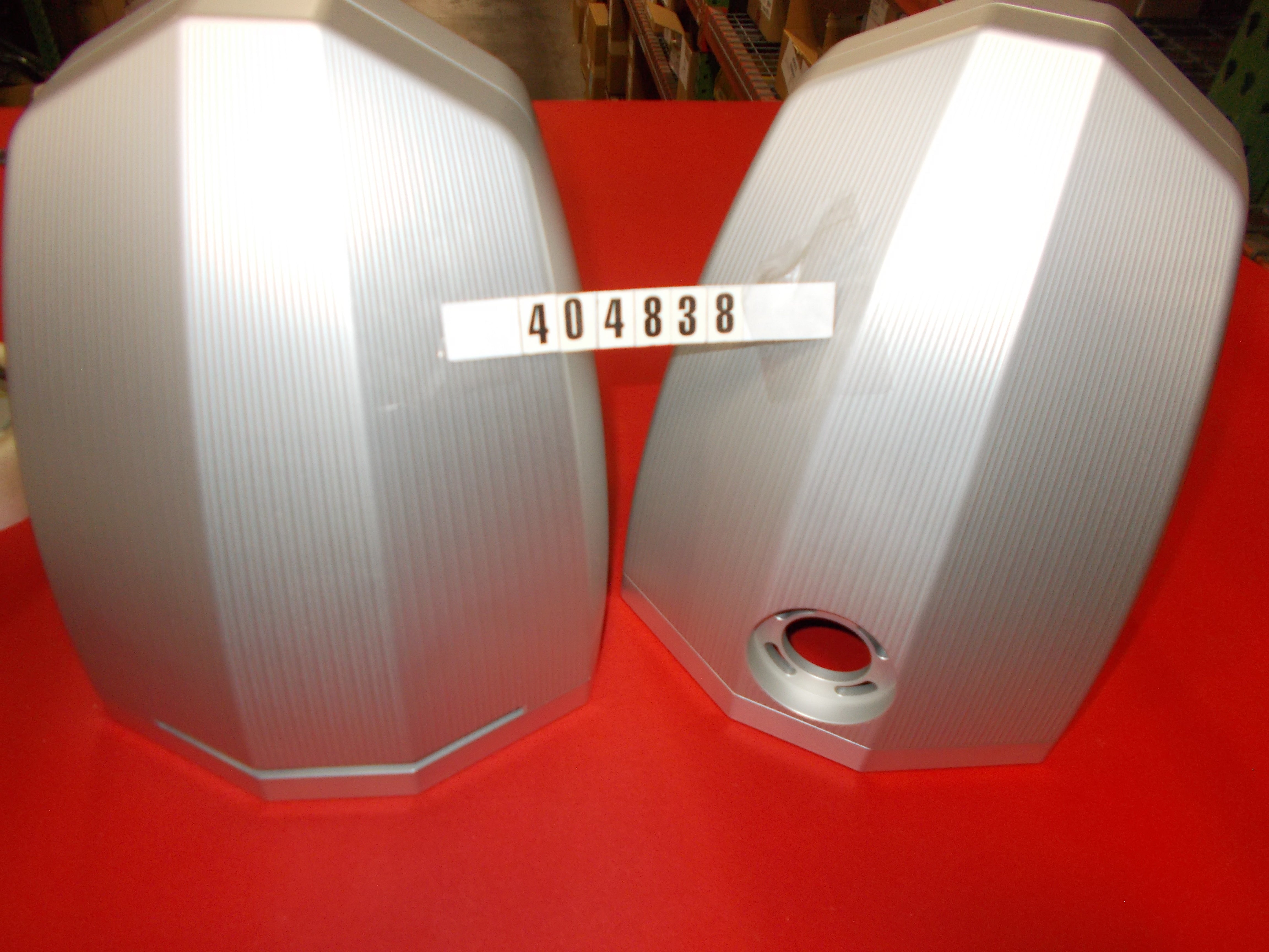 ГРОМКОГОВОРИТЕЛЬ МОЖЕТ ВОЗВЫШАТЬСЯ НА 8,5 ДЮЙМОВ С ПРОЗРАЧНЫМ ТРАВЛЕНИЕМ ZFT7