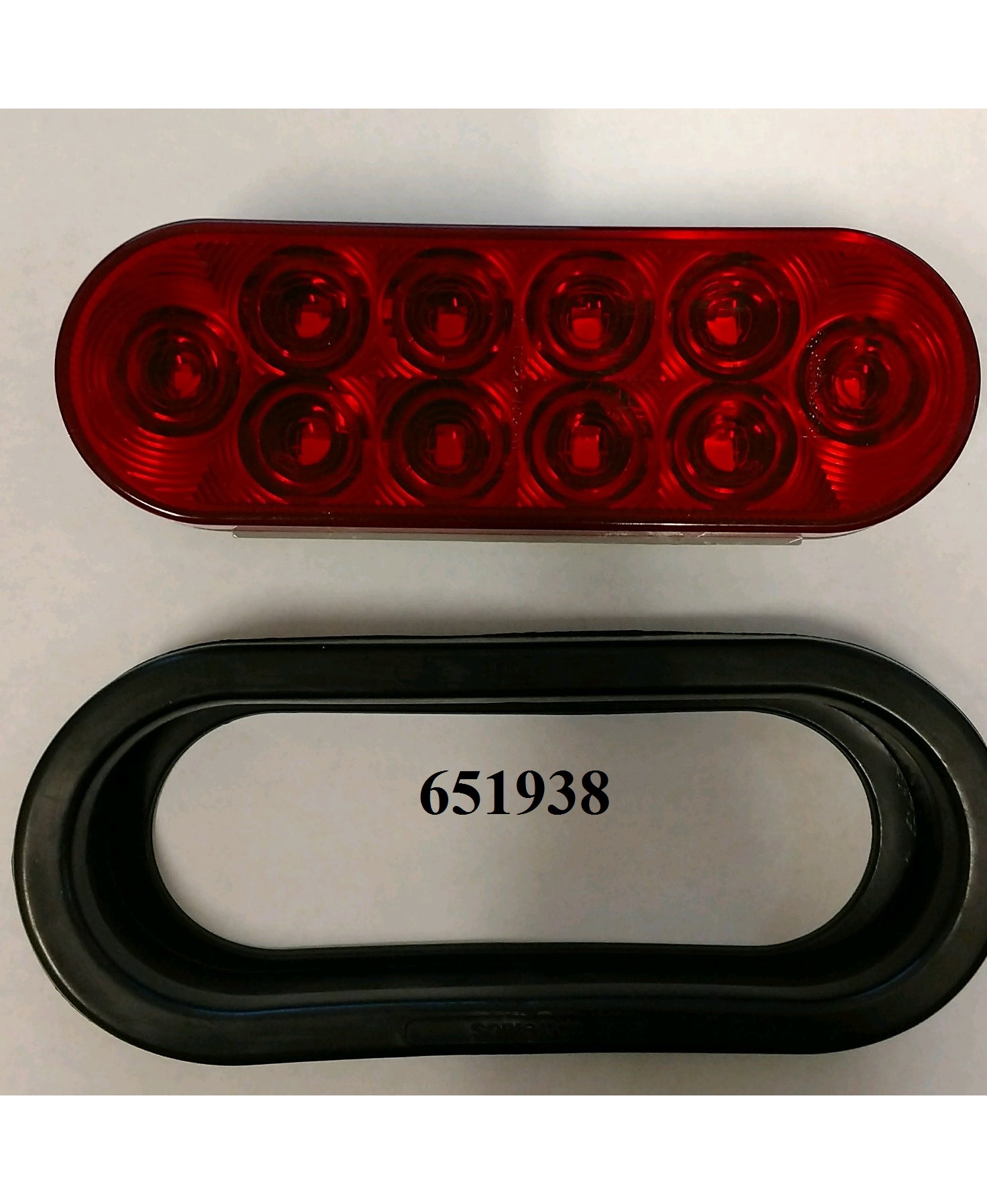 ЗАДНИЙ ФОНАРЬ (ФОНАРЬ и ВТУЛКА) ДЛЯ ВСЕХ ПРИЦЕПОВ '08-'12