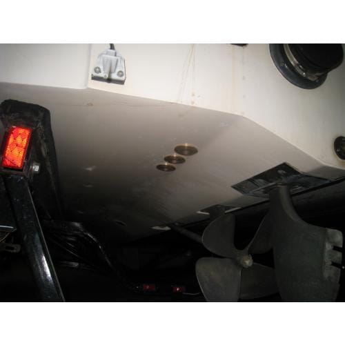 Бронзовый гриб вейкмейкеров через воздухозаборник корпуса