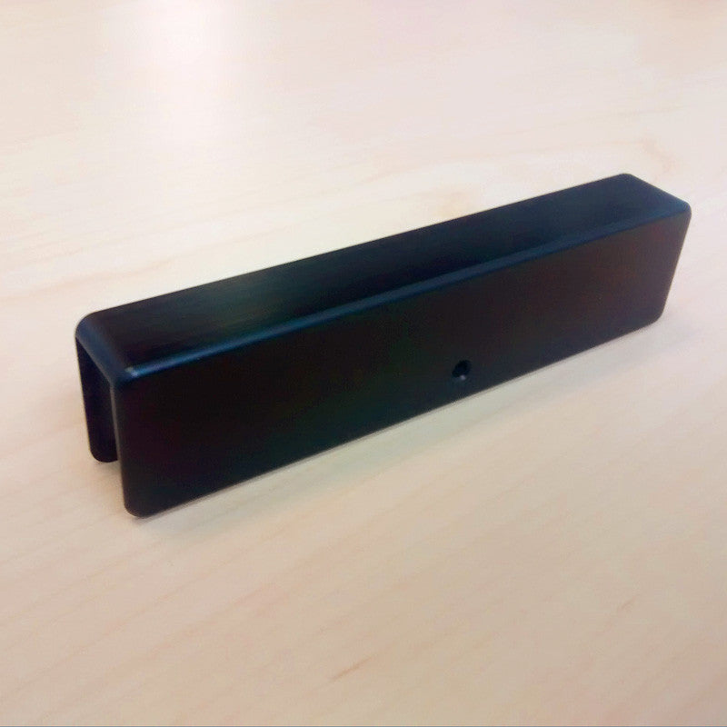 ДВЕРЬ-С ВЕРХНЕЙ НАПРАВЛЯЮЩЕЙ ИЗ ЧЕРНОГО ПЛАСТИКА 06-09 #1-83-T6-A0-001