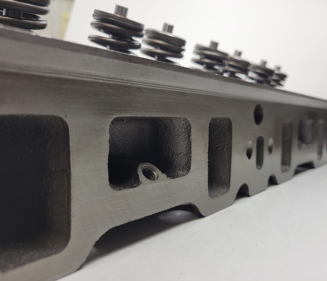 ГОЛОВКА БЛОКА ЦИЛИНДРОВ МОЩНОСТЬЮ 351 Вт