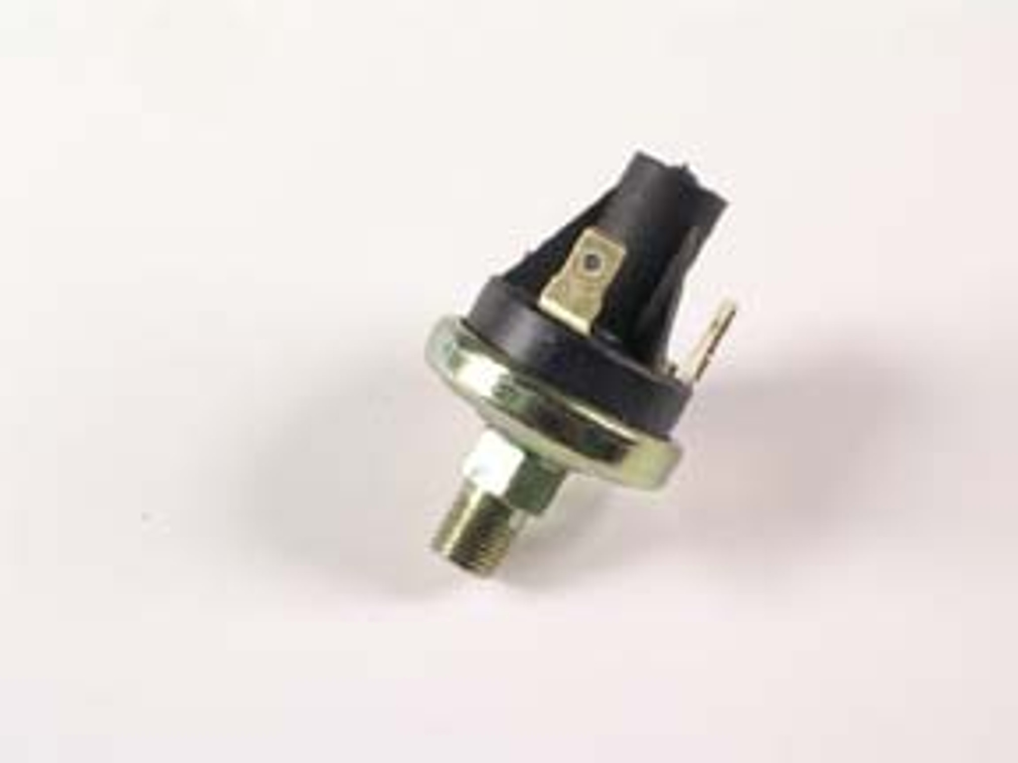 Предохранительный выключатель топливного насоса