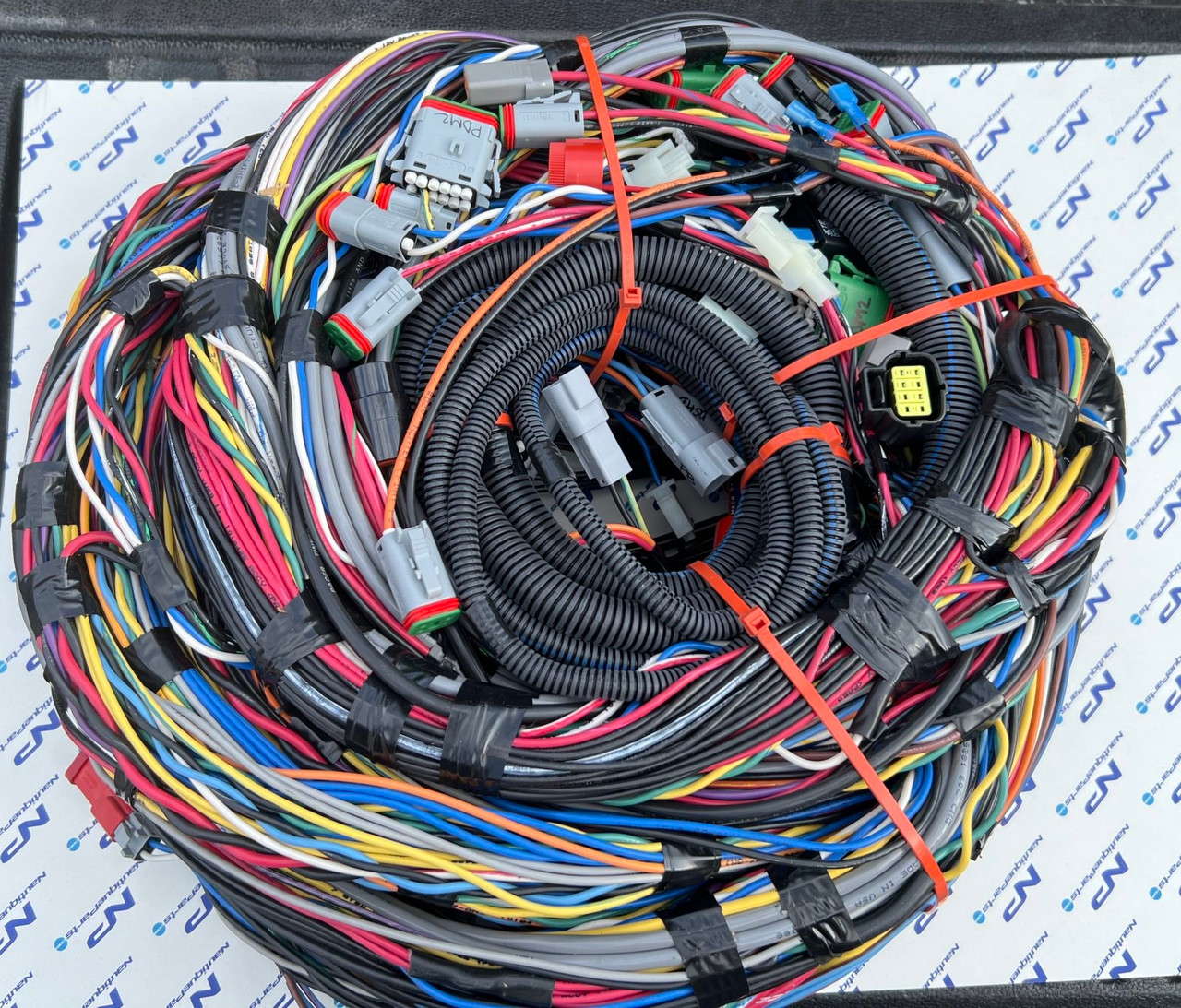 ГЛАВНЫЙ ЭЛЕКТРИЧЕСКИЙ ЖГУТ НА ПАЛУБЕ SKI NAUTIQUE