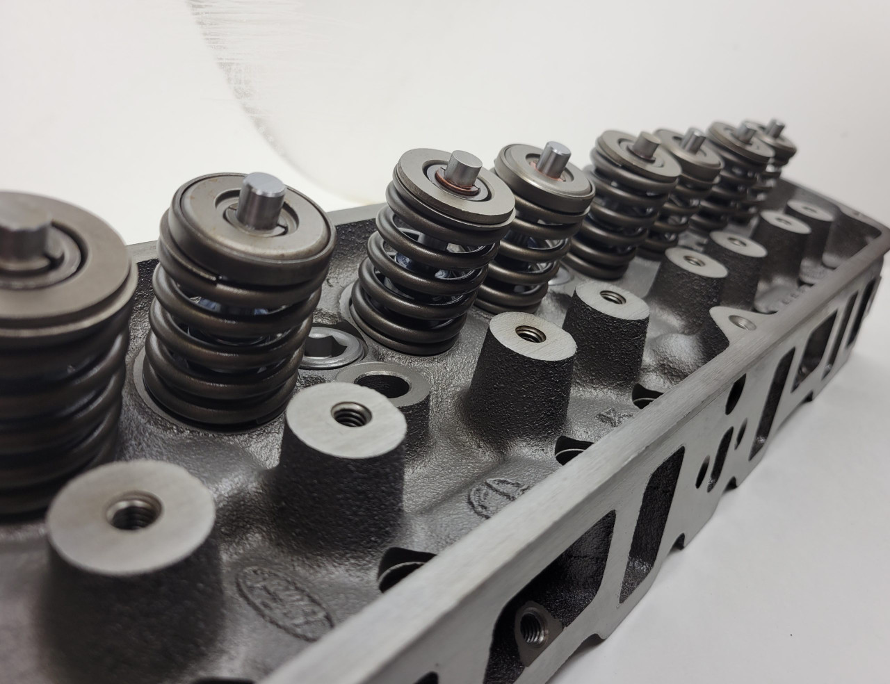 ГОЛОВКА БЛОКА ЦИЛИНДРОВ МОЩНОСТЬЮ 351 Вт