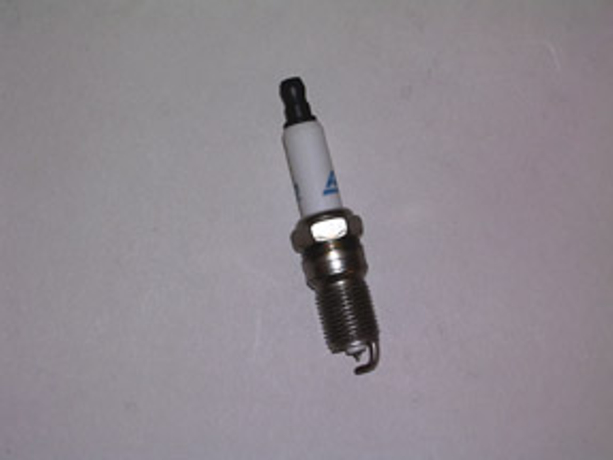 Свеча зажигания (карбюратор поколения 1 плюс)
