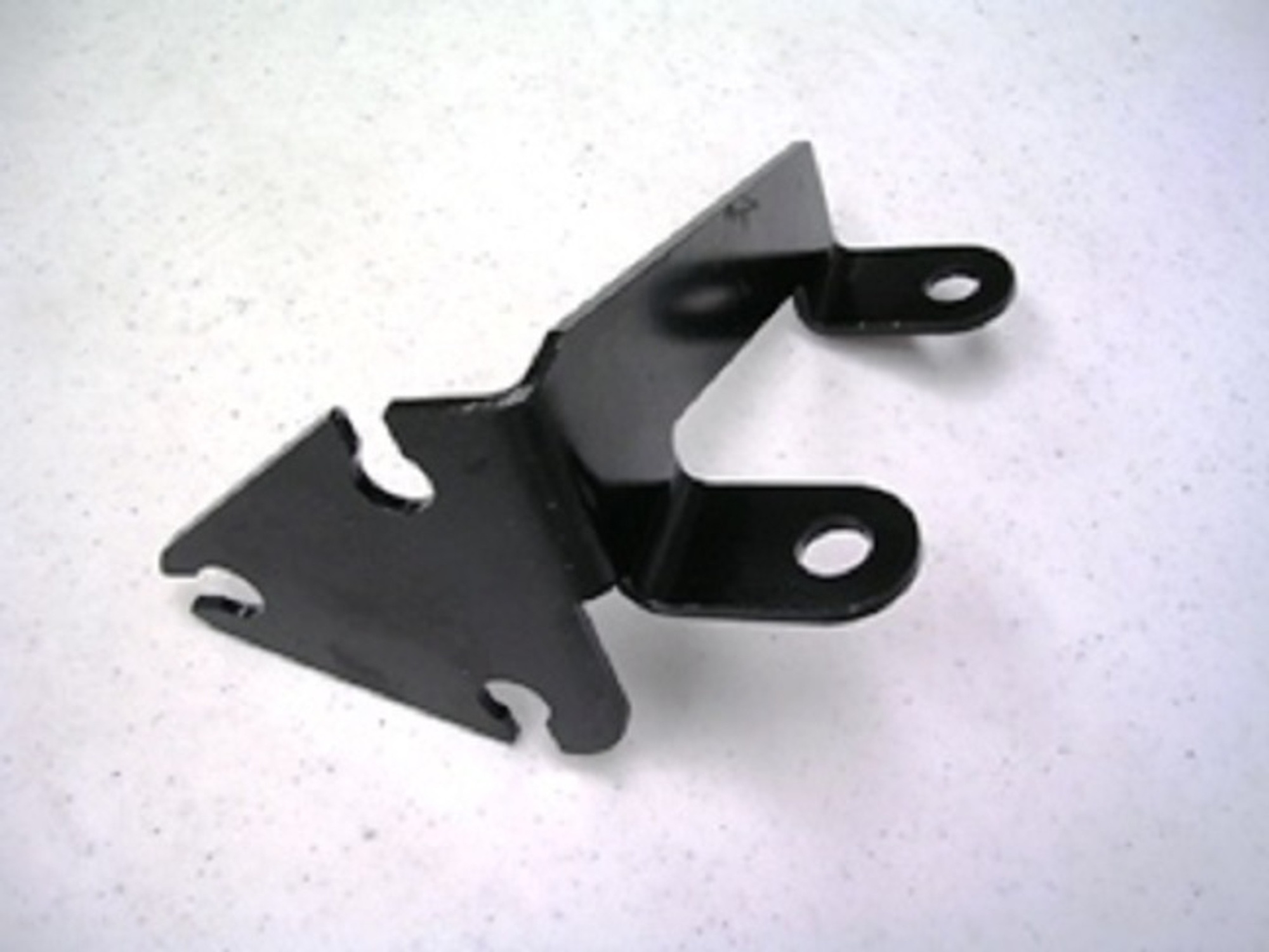 Кронштейн топливного насоса