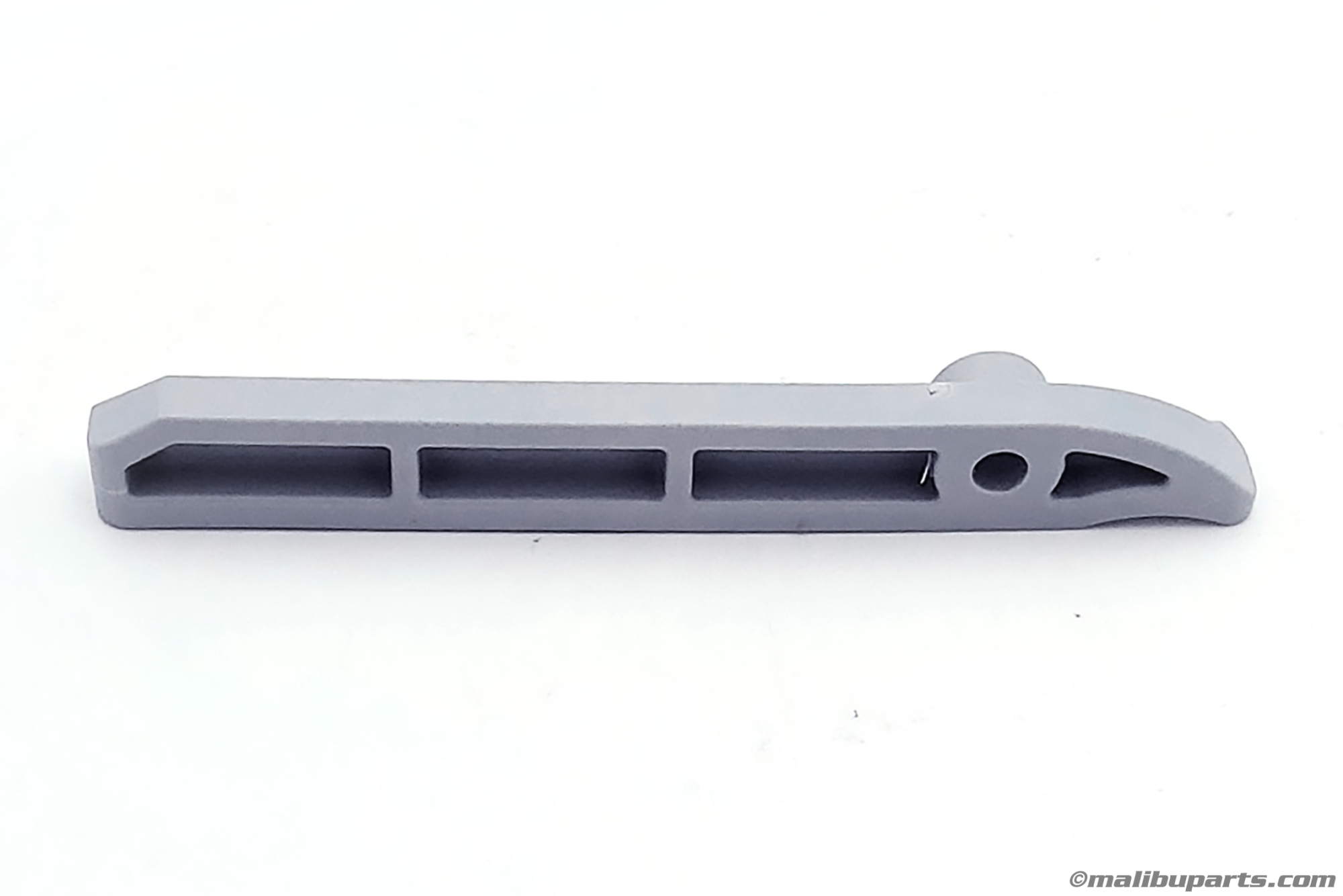 Отверстие для рычага боковой пластины оси